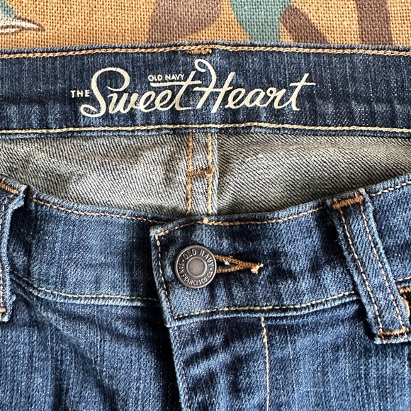 Old Navy Sweetheart Petite Jeans. - Picture 3 of 3